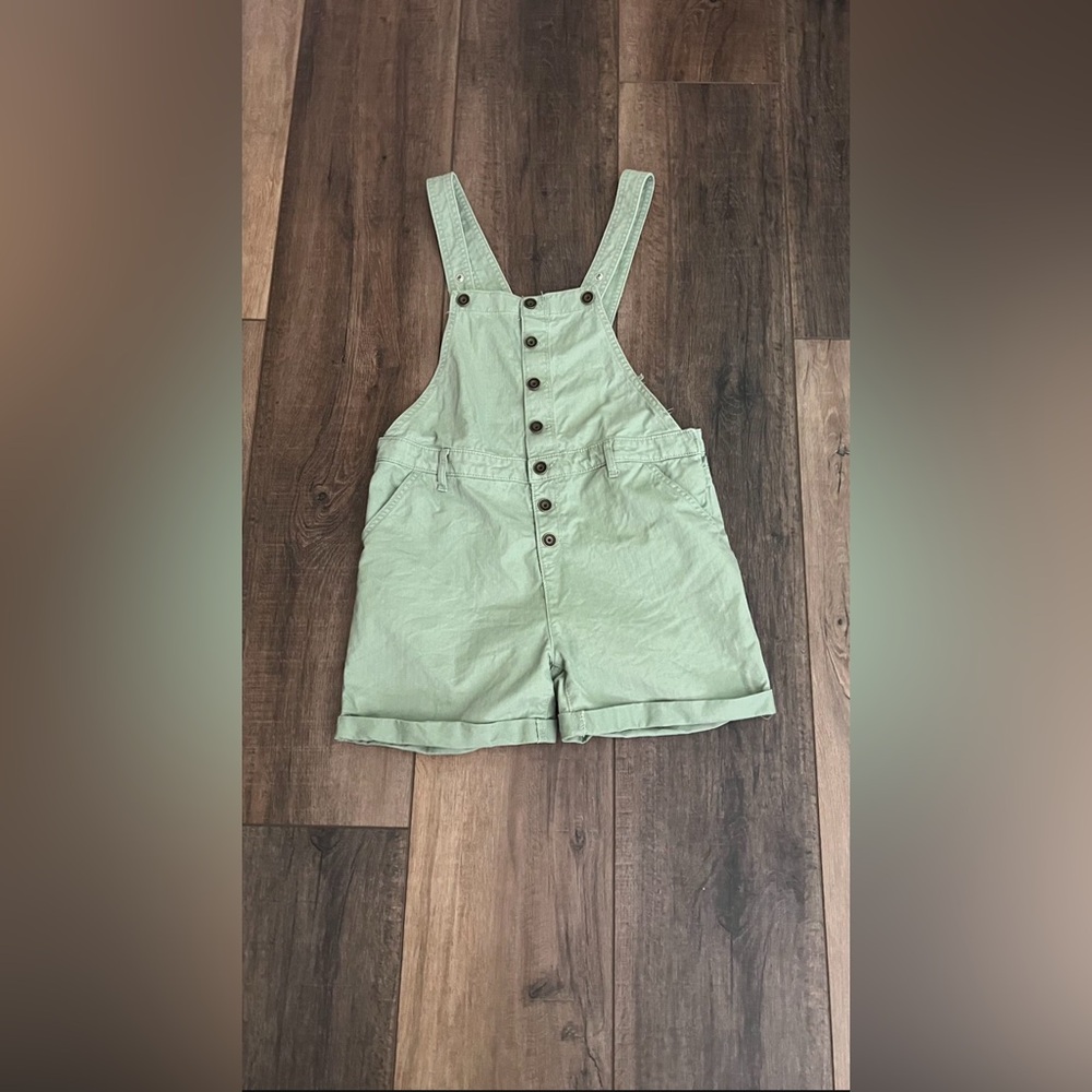 UEC Girls coverall shorts w/front & back pockets